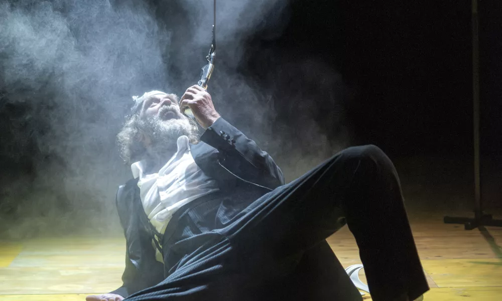 Kralj Lear, SNG Drama Ljubljana, november 20025, režija: Jernej Lorenci, v vlogi kralja Leara Janez Škof. 