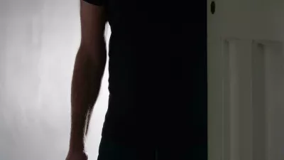 Osumljeni se je spravil nad družinske člane, še posebej hudo nad mamo. Fotografija je simbolična. F Reuters