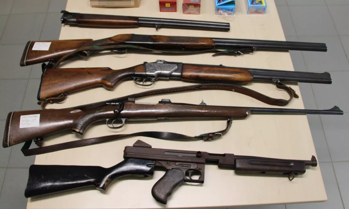 Nezakonito orožje naj bi bilo možno oddati do konca januarja