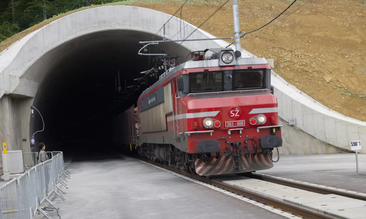 Prioritetni cilj Slovenije bo hitra proga med Ljubljano in Šentiljem