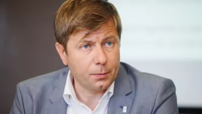 Ljubljana, Trgovinska zbornica Slovenije.Skupna novinarska konferenca gospodarskih zbornic in delodajalskih zdruzenj na temo Razmere v gospodarstvu, kam nas peljejo reforme in stanje na podrocju delovanja Ekonomsko-socialnega sveta.Predsednik OZS Blaz Cvar.