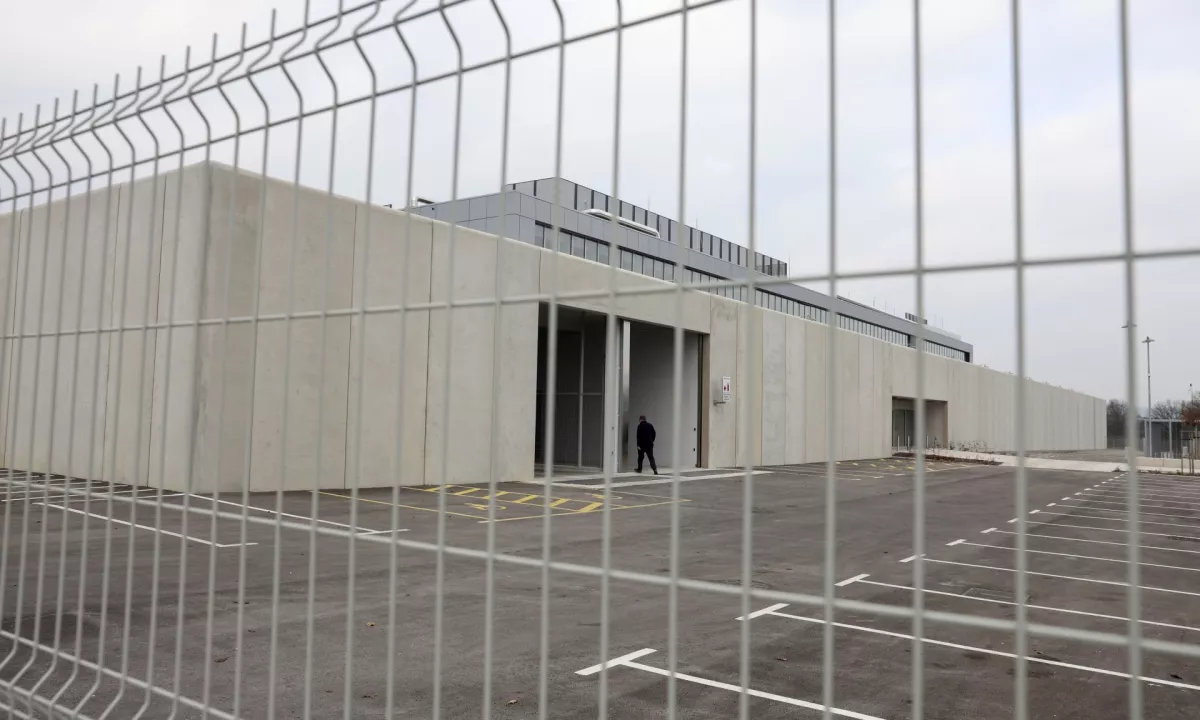 Zapornike in pripornike bodo preselili v enem dnevu