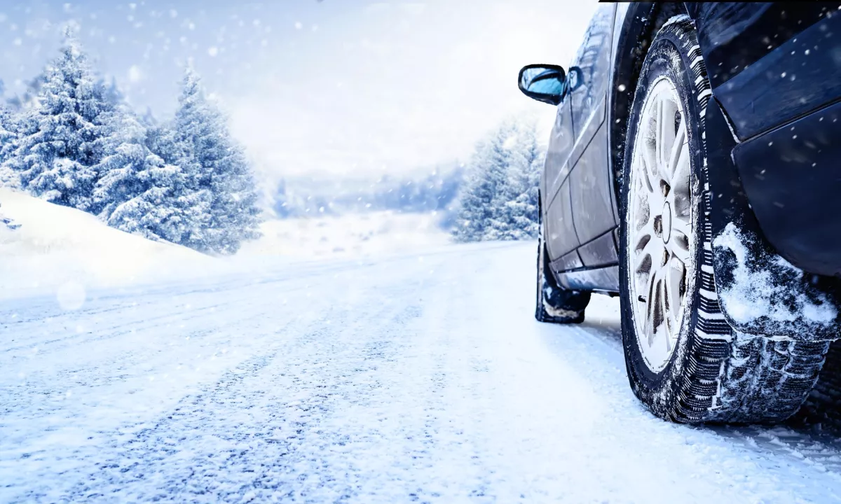 Od danes na motornih vozilih obvezna zimska oprema