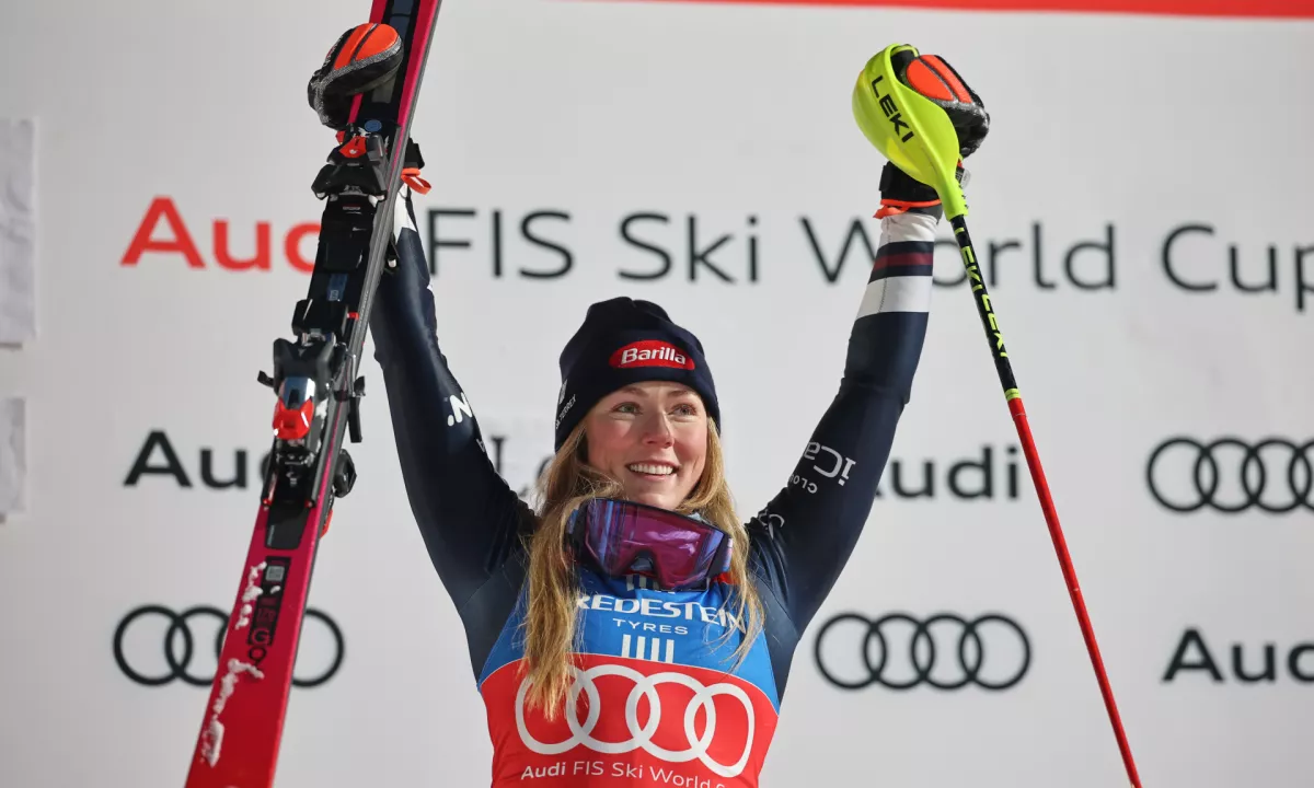 Shiffrinova zmagala, Dvornikova sedma, Lapanja brez finala