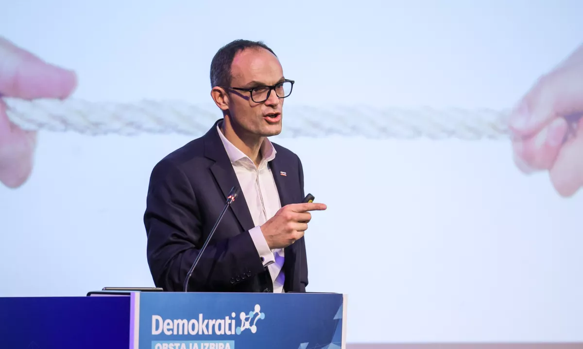 Logar: Država mora biti tu za državljane