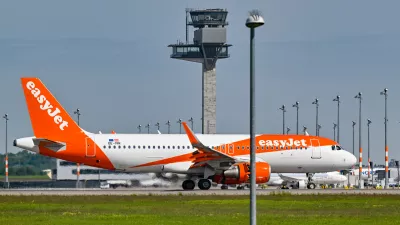 FILED - 08 May 2024, Brandenburg, Schönefeld: An Easyjet aircraft taxis at Berlin Brandenburg Airport BER. Photo: Patrick Pleul/dpa