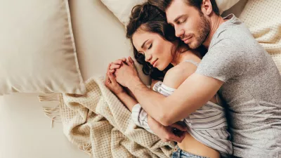 Intimnost in bližina imata ogromno pozitivnih učinkov. / Foto: Istock