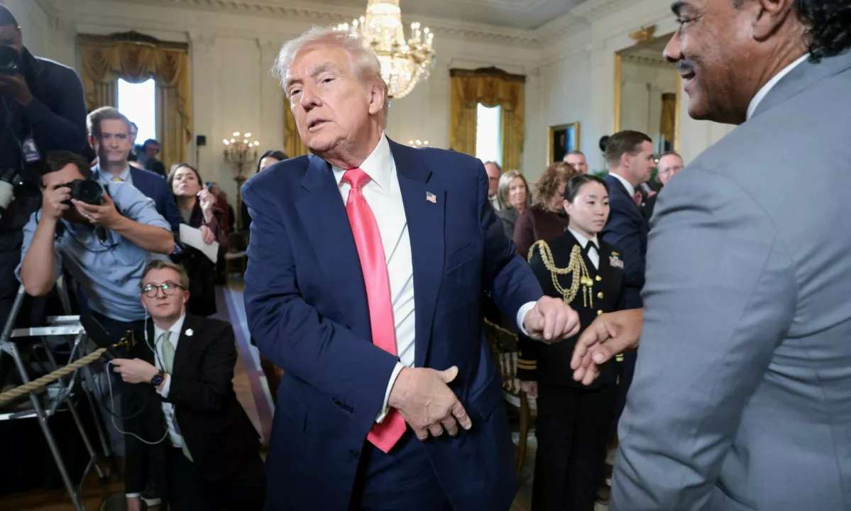 Trump pod pritiskom podprl objavo dosjejev spolnega prestopnika Epsteina