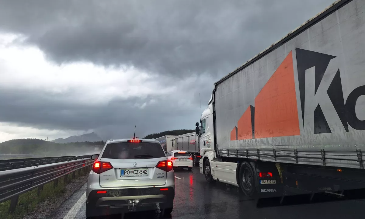 Primorska avtocesta zaprta proti Ljubljani