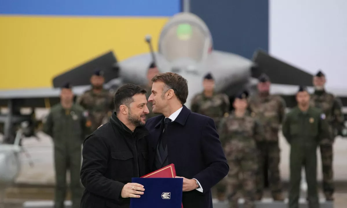 Zelenski in Macron podpisala dogovor o nakupu bojnih letal