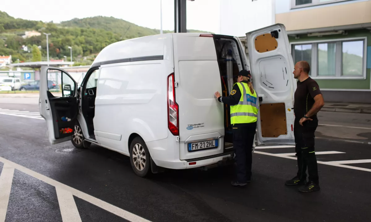 V desetih mesecih skoraj pol manj nedovoljenih prehodov meje kot lani