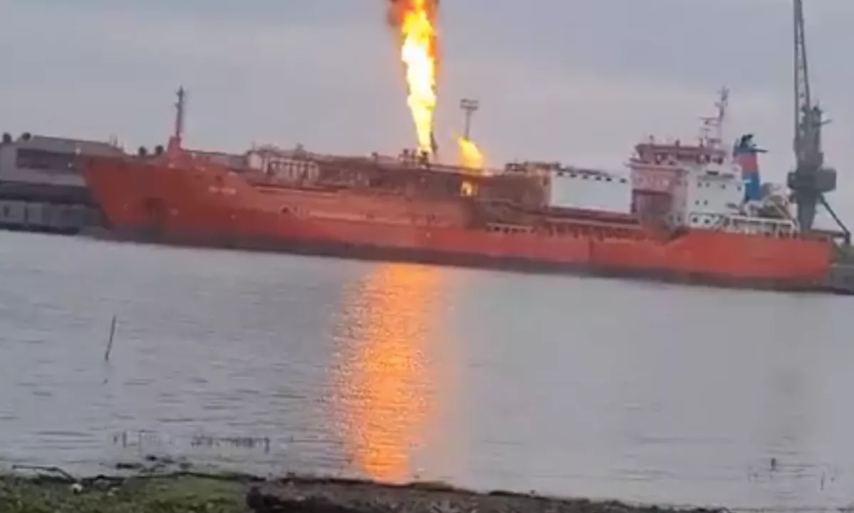 Rusija napreduje na jugu Ukrajine, Ukrajina napadla rusko rafinerijo