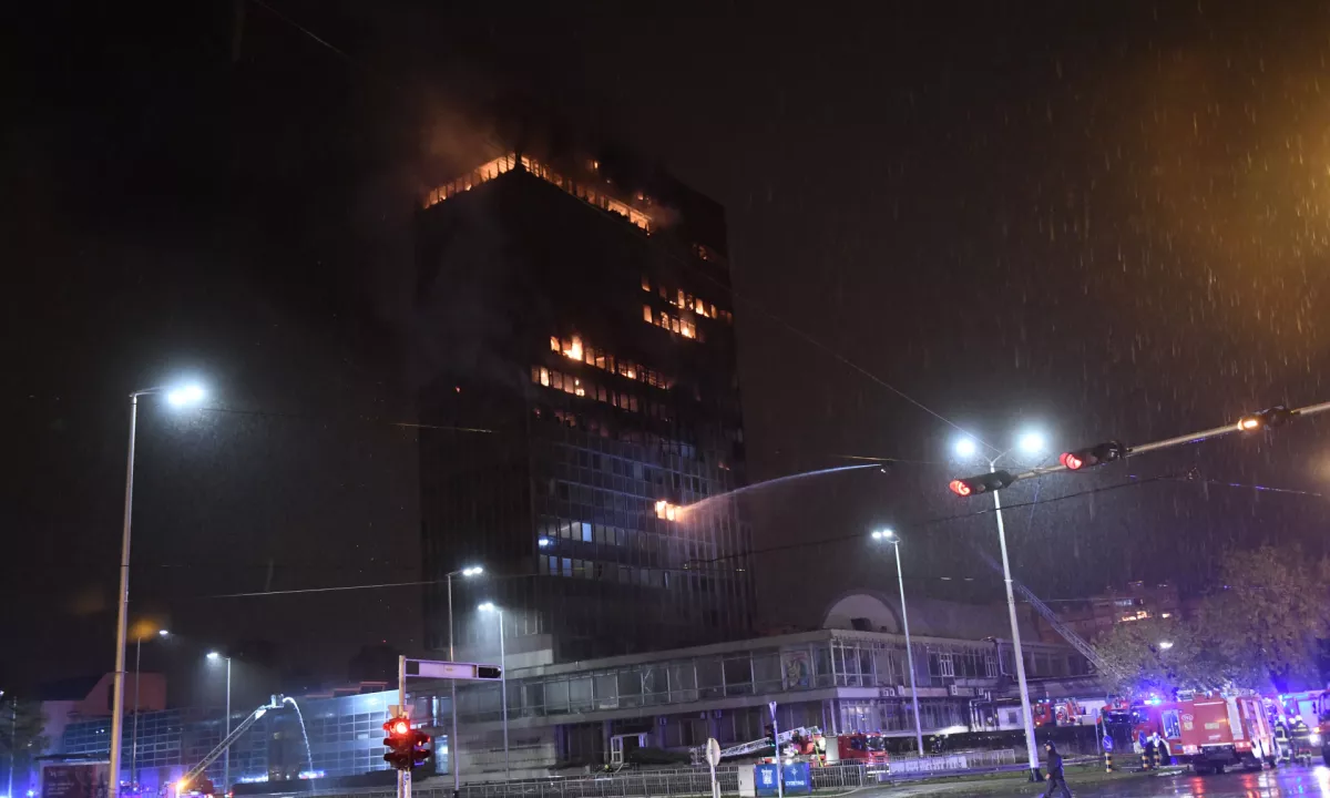 (FOTO IN VIDEO) V Zagrebu zagorela Vjesnikova stolpnica