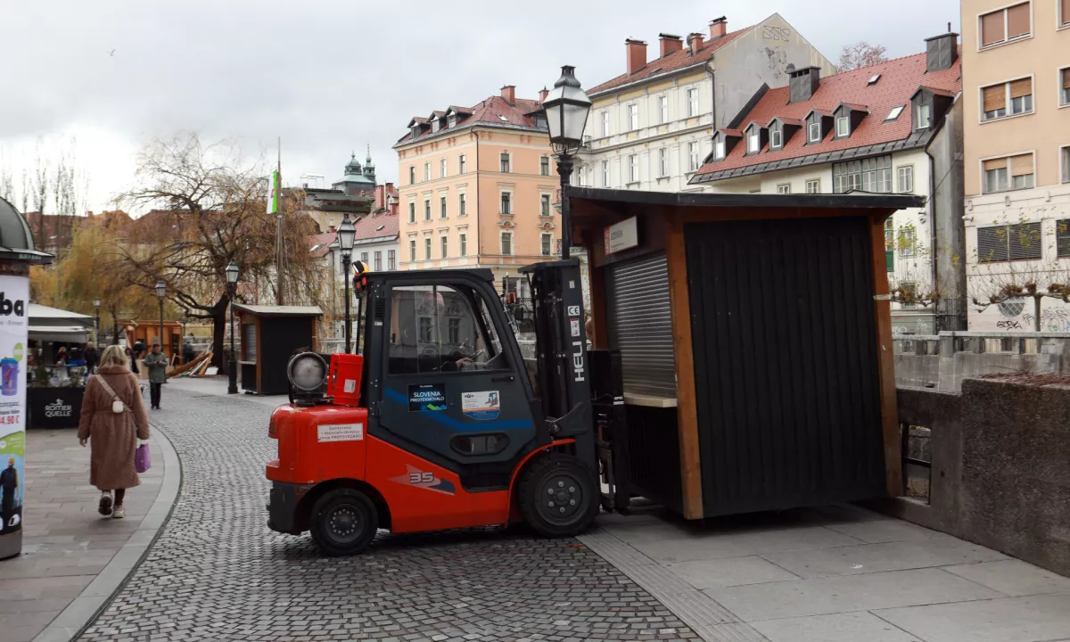 Ljubljana bo decembra praznično okrašena s smrekami, lučmi in ognjemetom