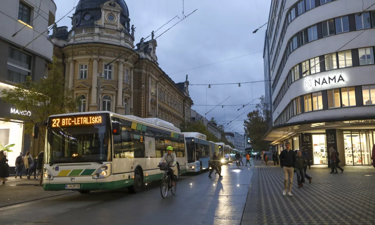 V Ljubljani bodo ob prižigu lučk in v prazničnih dneh brezplačni avtobusi