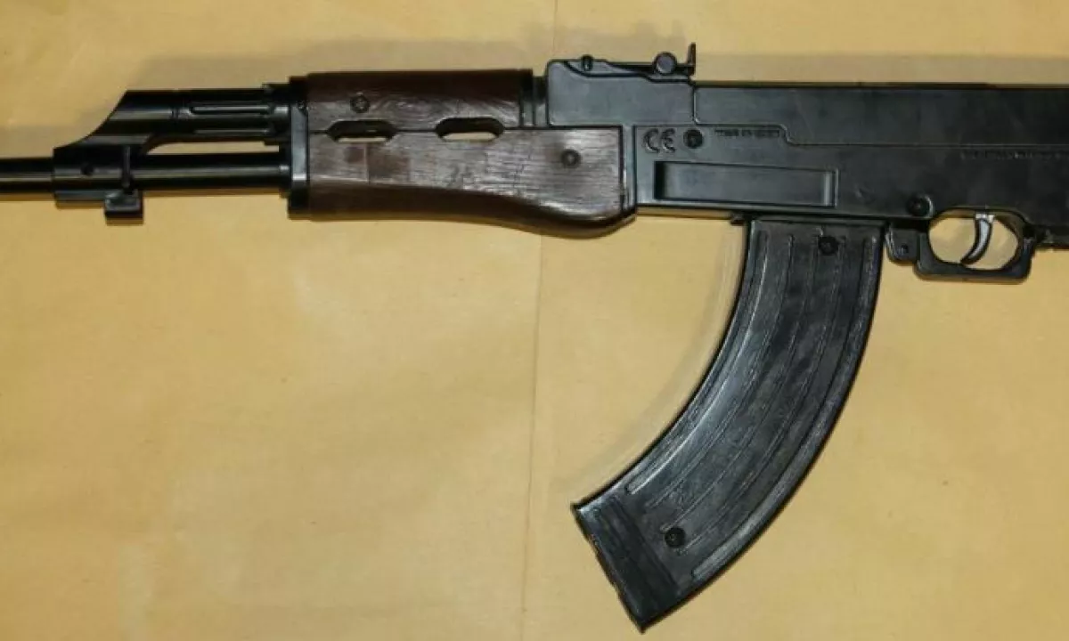 22-letniku v romskem naselju zasegli puško