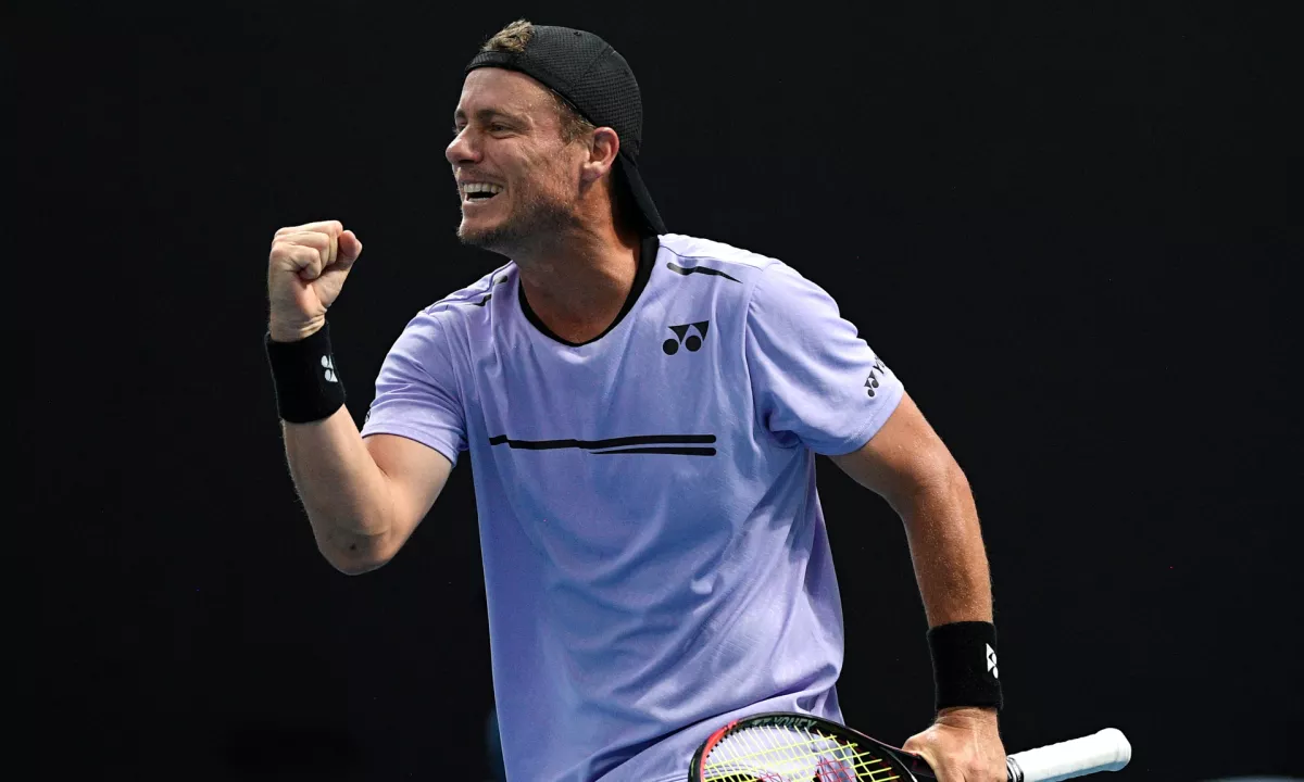 Lleyton Hewitt se je vrnil na teniška igrišča, da bi igral s sinom Cruzom v Sydneyju
