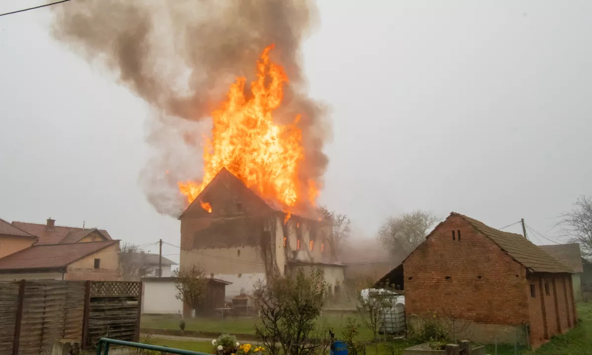 23-letni domačin podtaknil požar v starem mlinu v Beltincih in končal v priporu