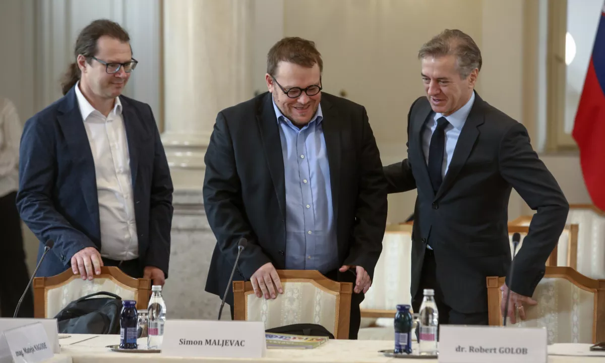 Ministrstvo zavrača trditve o vračanju sredstev dolgotrajne oskrbe kot neresnične