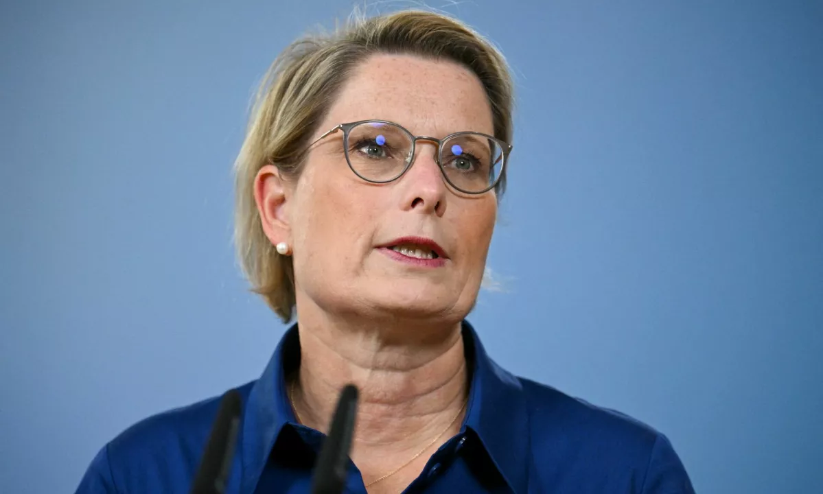 V Nemčiji bodo storilci nasilja v družini nosili elektronske zapestnice