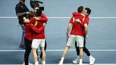 Tennis - Davis Cup - Final 8 - Spain v Czech Republic - SuperTennis Arena, Bologna, Italy - November 20, 2025 Spain's Marcel Granollers and Pedro Martinez celebrate with teammates after winning the doubles match against Czech Republic's Tomas Machac and Jakub Mensik to win the series REUTERS/Alessandro Garofalo