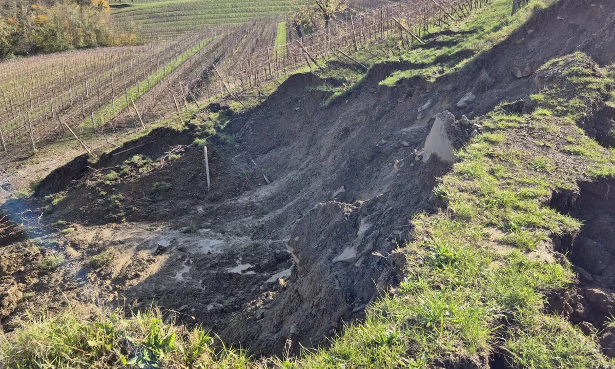 V Brdih hitijo s sanacijo plazov, cesta do Kožbane odprta v petek