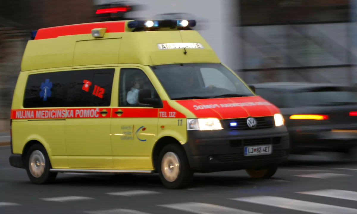 Zaradi prometne nesreče zaprta Celovška cesta proti Medvodam