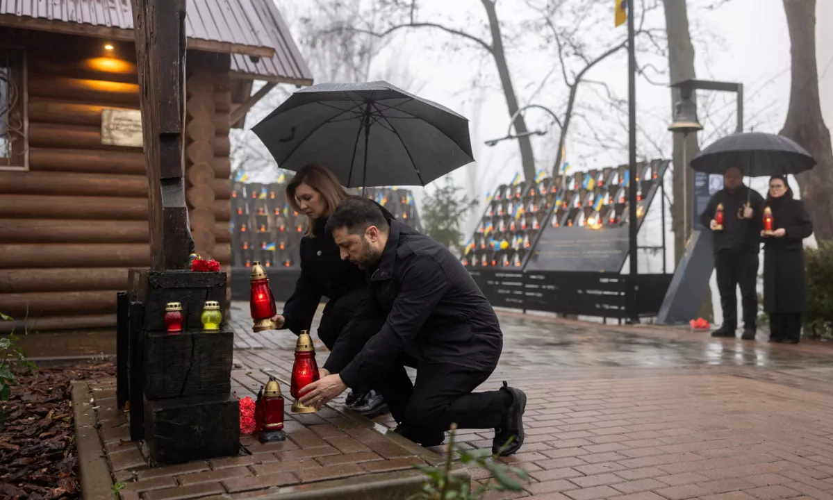 Zelenski vztraja pri dostojanstvenem miru, ruska vojska naj bi zavzela Kupjansk