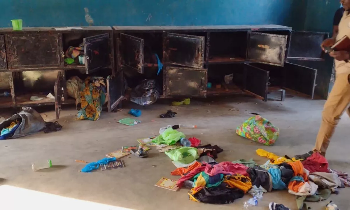 V Nigeriji ugrabljenih več kot 300 učenk in učiteljic