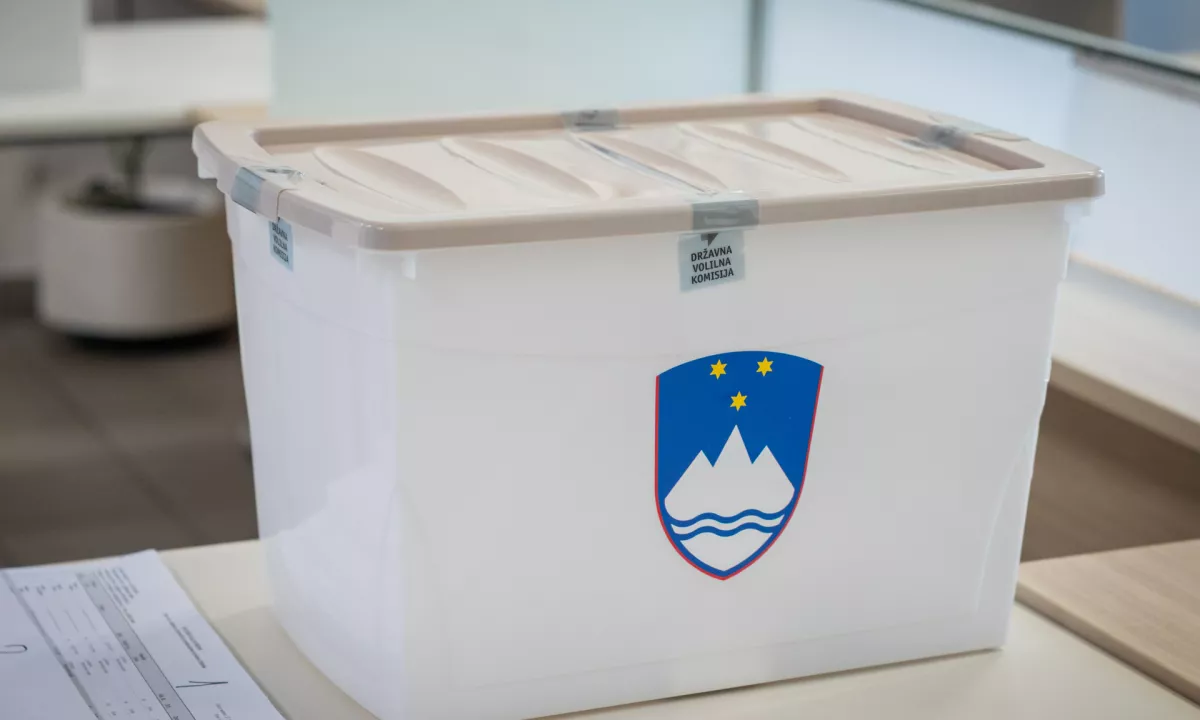 Do sedmih 38 prijav domnevnih kršitev volilnega molka