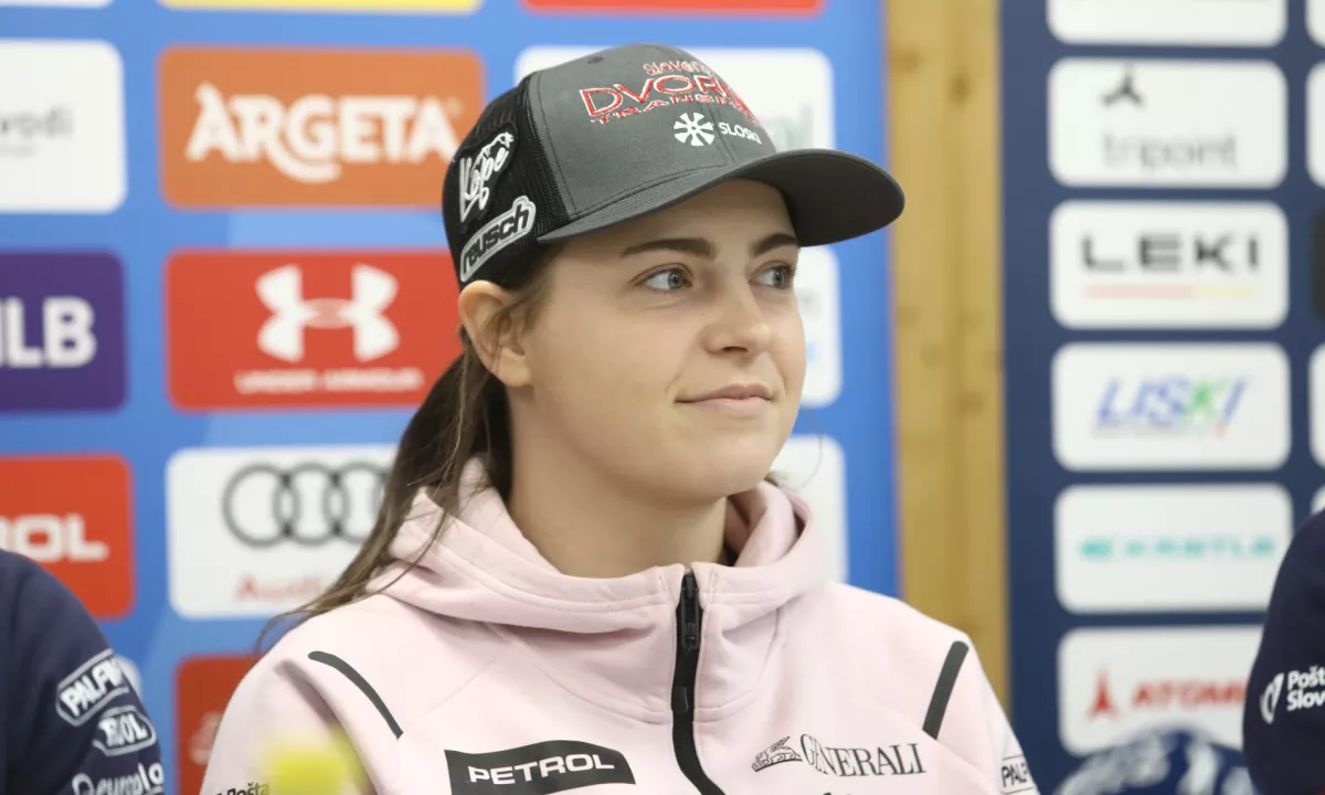 Nova smola, padla še Neja Dvornik