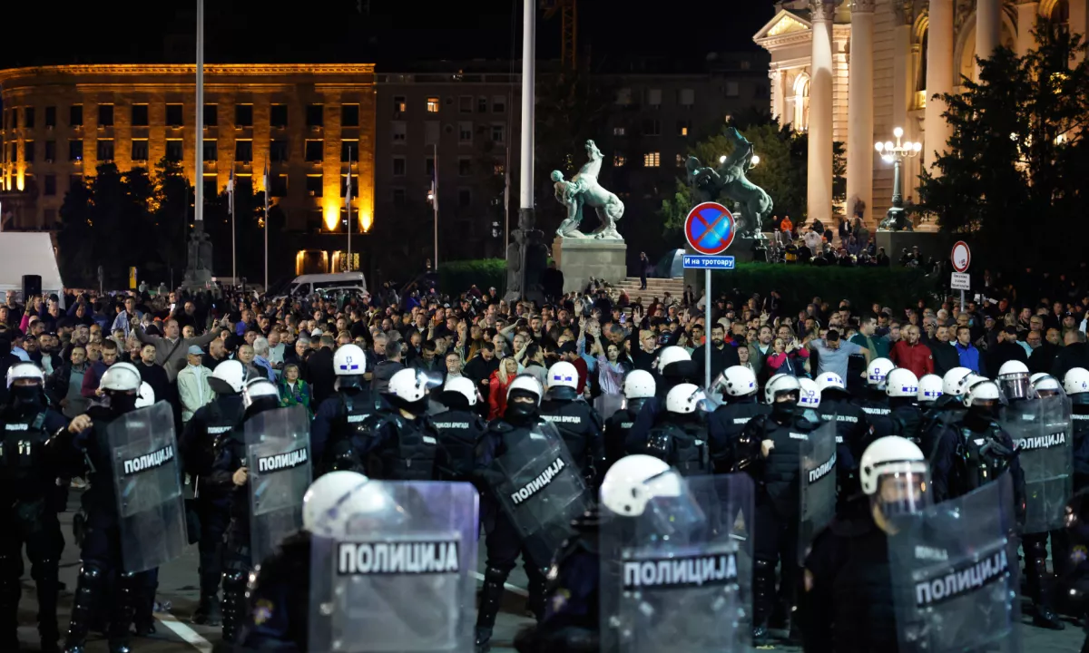 V Beogradu potekal shod v podporo napadenim novinarjem N1