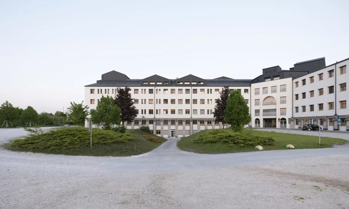 URI Soča z robotsko roko in 3D skenerji posodablja izdelavo medicinskih pripomočkov