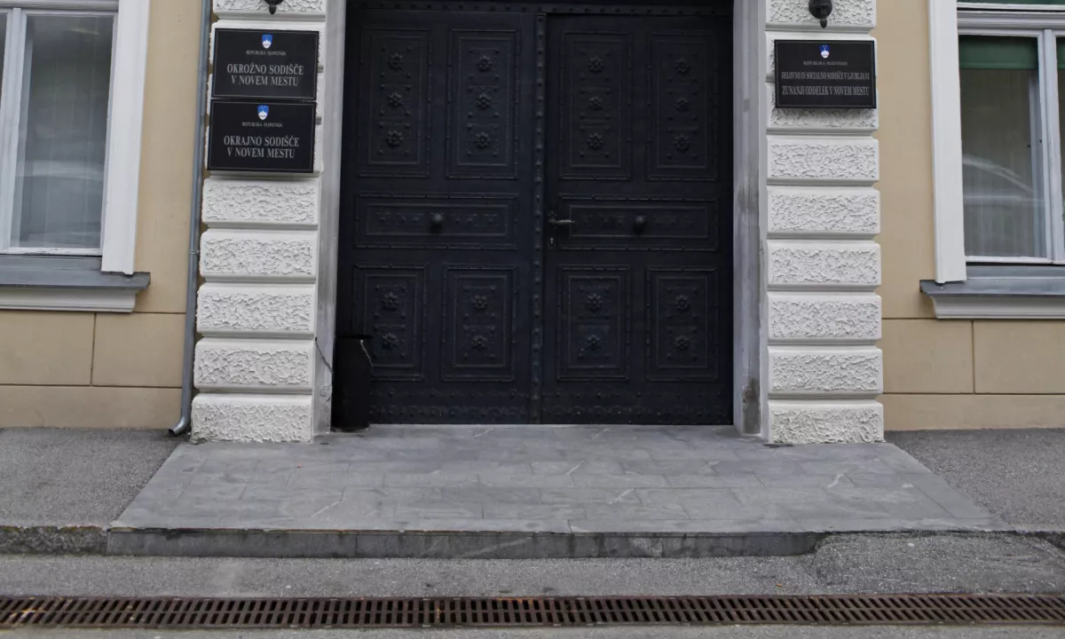 Osumljencu za napad na Aleša Šutarja podaljšali pripor