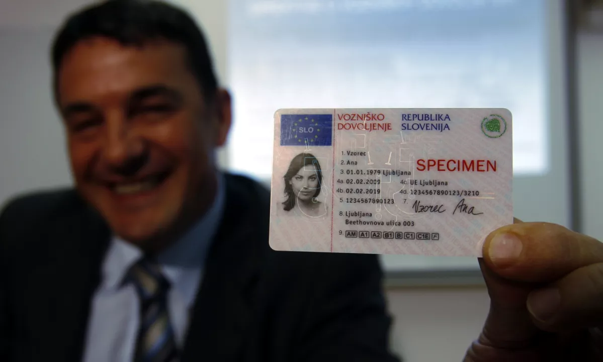 DZ sprejel dopolnitve zakona o voznikih, olajšava pri zamenjavi vozniških dovoljenj