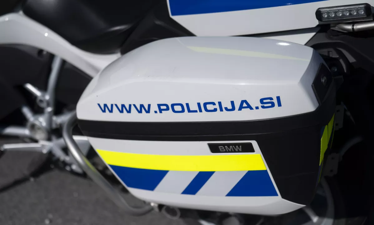 Voznik po trčenju pri Žicah pobegnil, policija prosi za pomoč