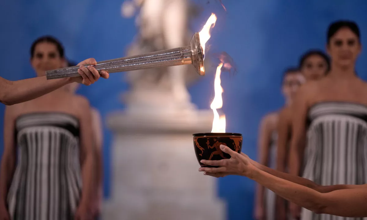 V Olimpiji prižgan olimpijski ogenj za zimske igre Milano-Cortina 2026