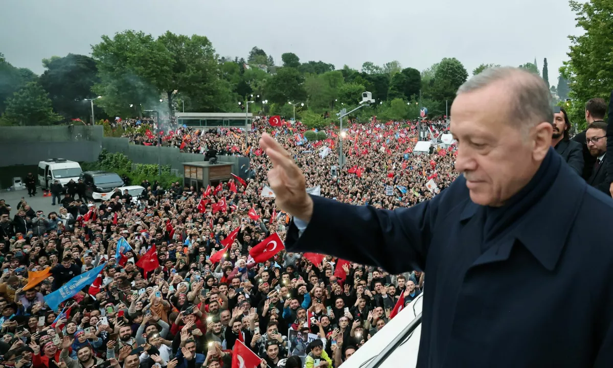 Novinar Fatih Altayli v Turčiji obsojen zaradi groženj Erdoganu