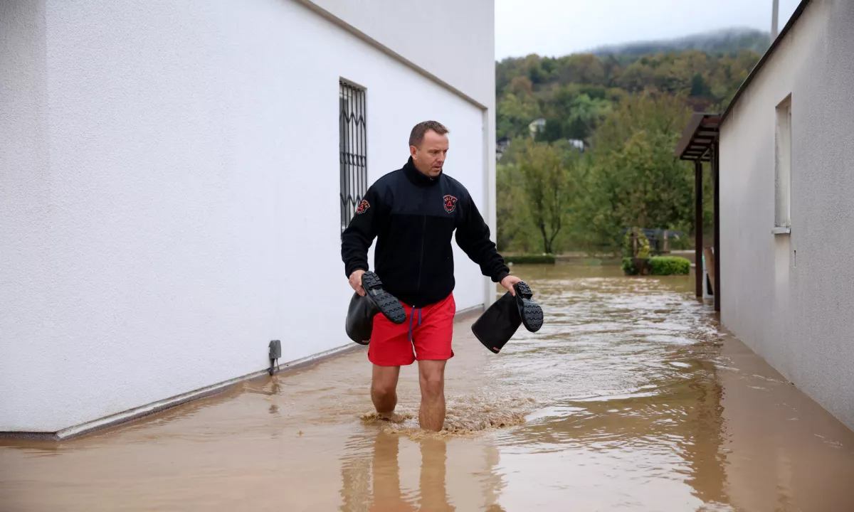 Obilno deževje in taljenje snega povzročila poplave v Bosni in Hercegovini