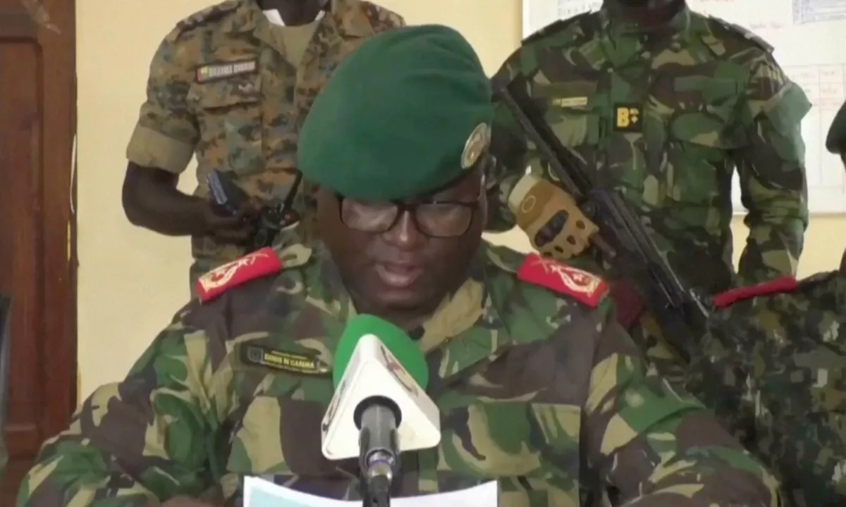 Vojska v Gvineji Bissau izvedla državni udar in pridržala predsednika