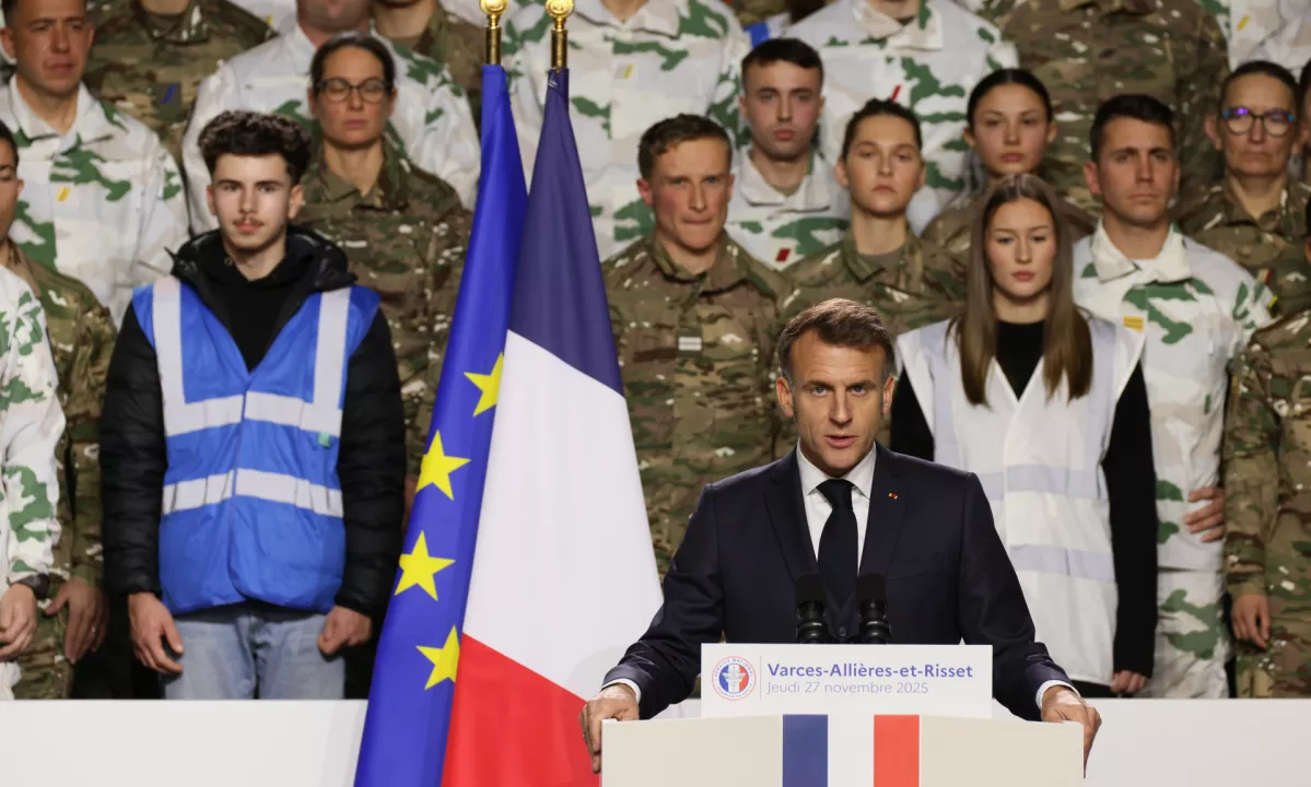 Francija uvaja prostovoljno služenje vojske za mlade