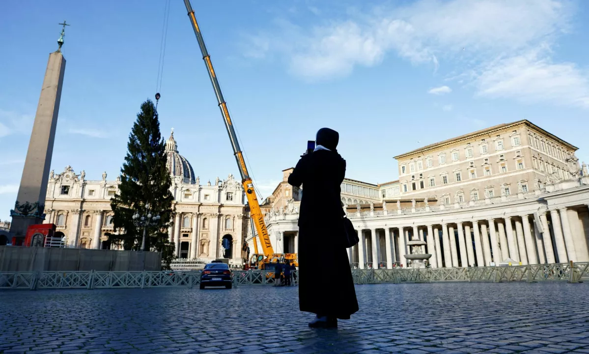 V Vatikanu postavili božično drevo iz okolice Bolzana