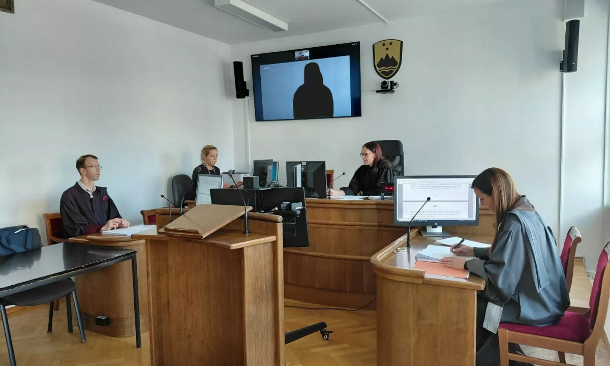 Novinar in katehet s Škofjeloškega na sodišču zaradi posnetkov spolnih zlorab otrok