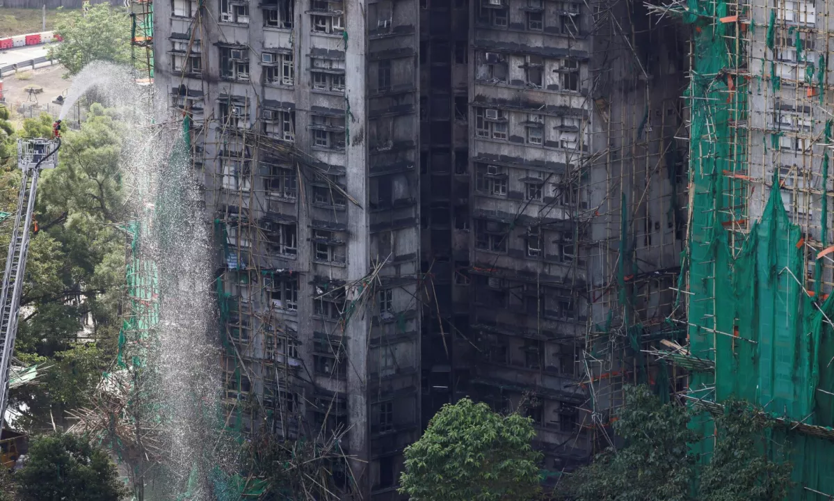 V Hongkongu prenehali gasiti, požar zahteval najmanj 94 življenj