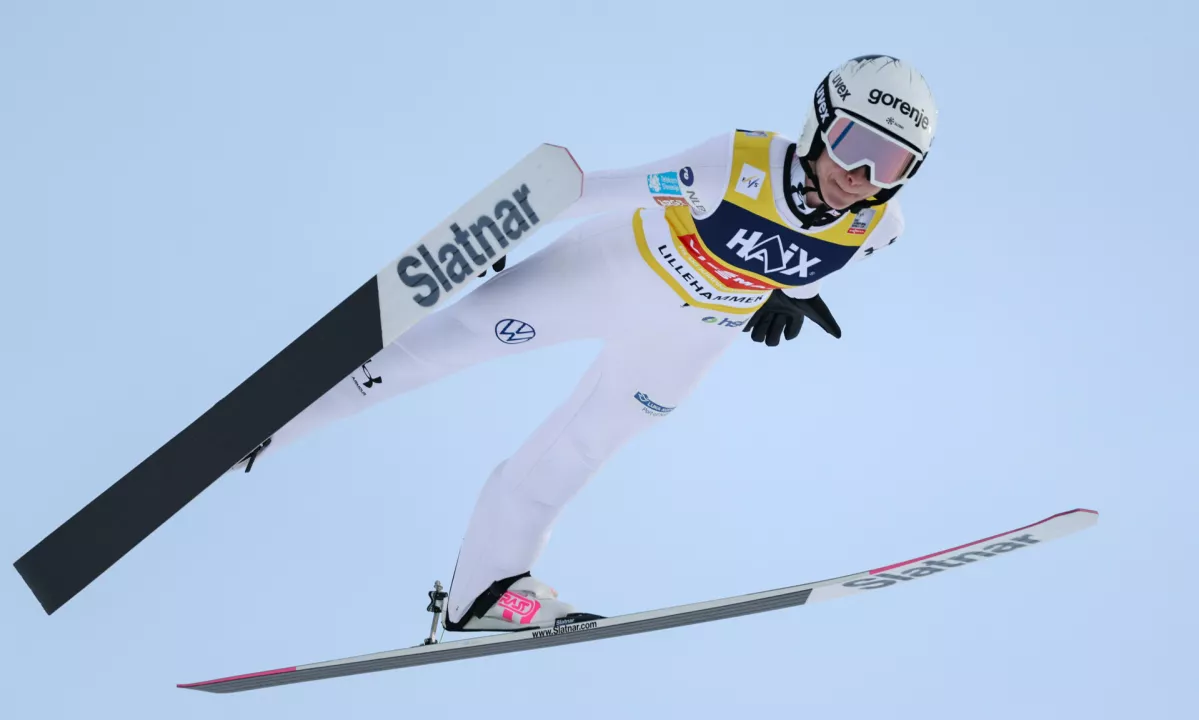 Nika Prevc druga na srednji skakalnici