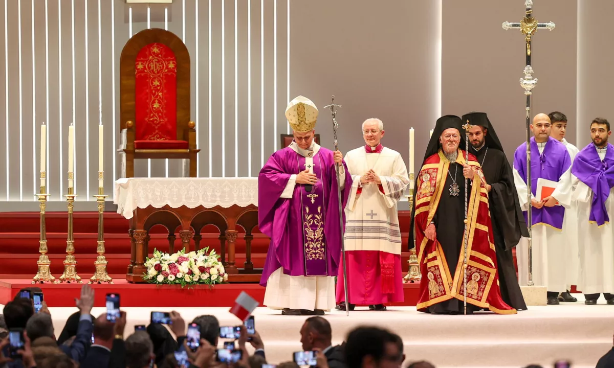 Papežev zadnji dan v Turčiji v znamenju obiska Modre mošeje