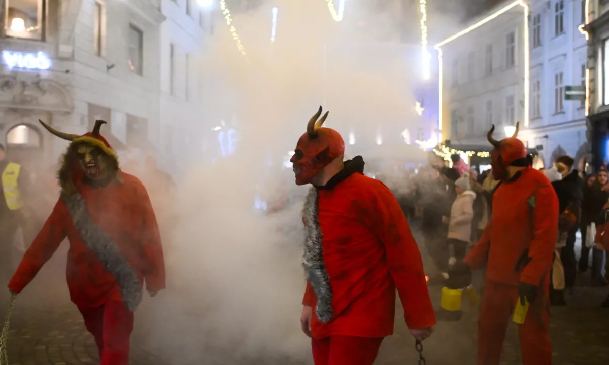 (FOTO) Miklavžev sprevod znova očaral obiskovalce