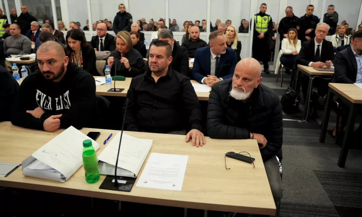 Obtoženi za požar v Kočanih zanikali krivdo