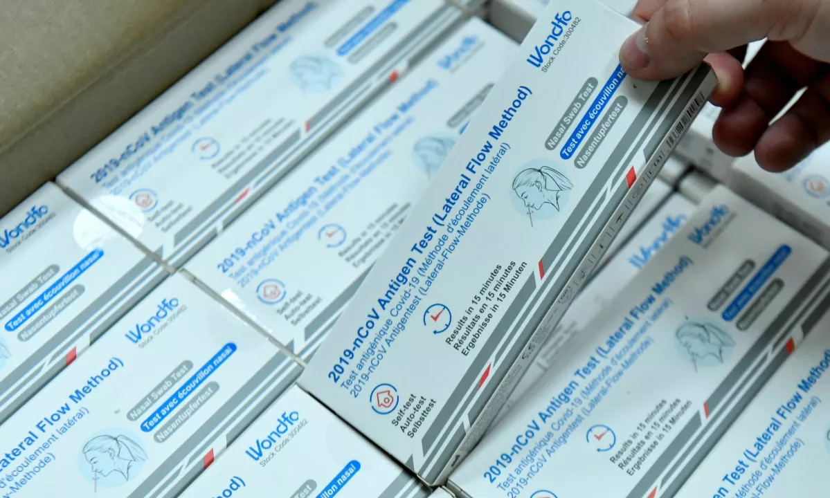 Obtožili nekdanjega poslanca zaradi prodaje ponarejenih covid-19 testov