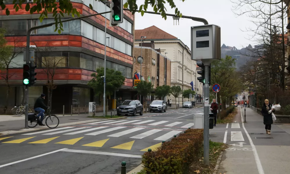 Večina radarje podpira, peščica vandalizira